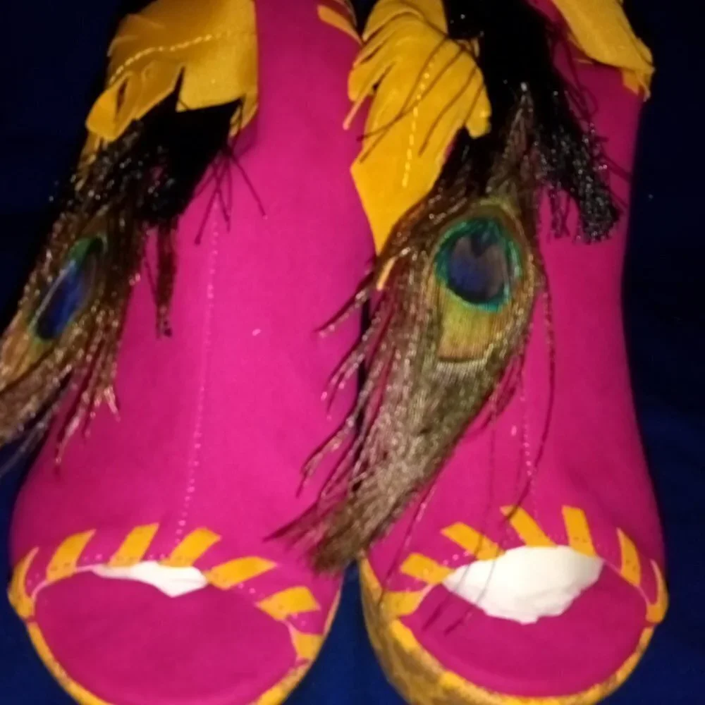 PAMPI Two Tone Peacock Leaf Peep Toe ( BRAND NEW !!! )